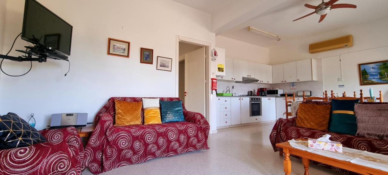 Astrofegia Apartments Near The Sea Agia Marina  Екстериор снимка
